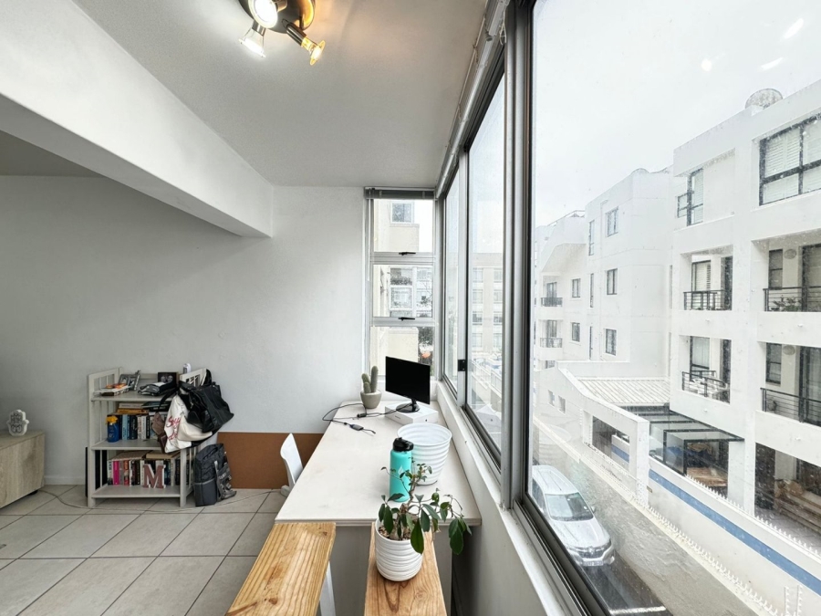To Let 1 Bedroom Property for Rent in Sea Point Western Cape